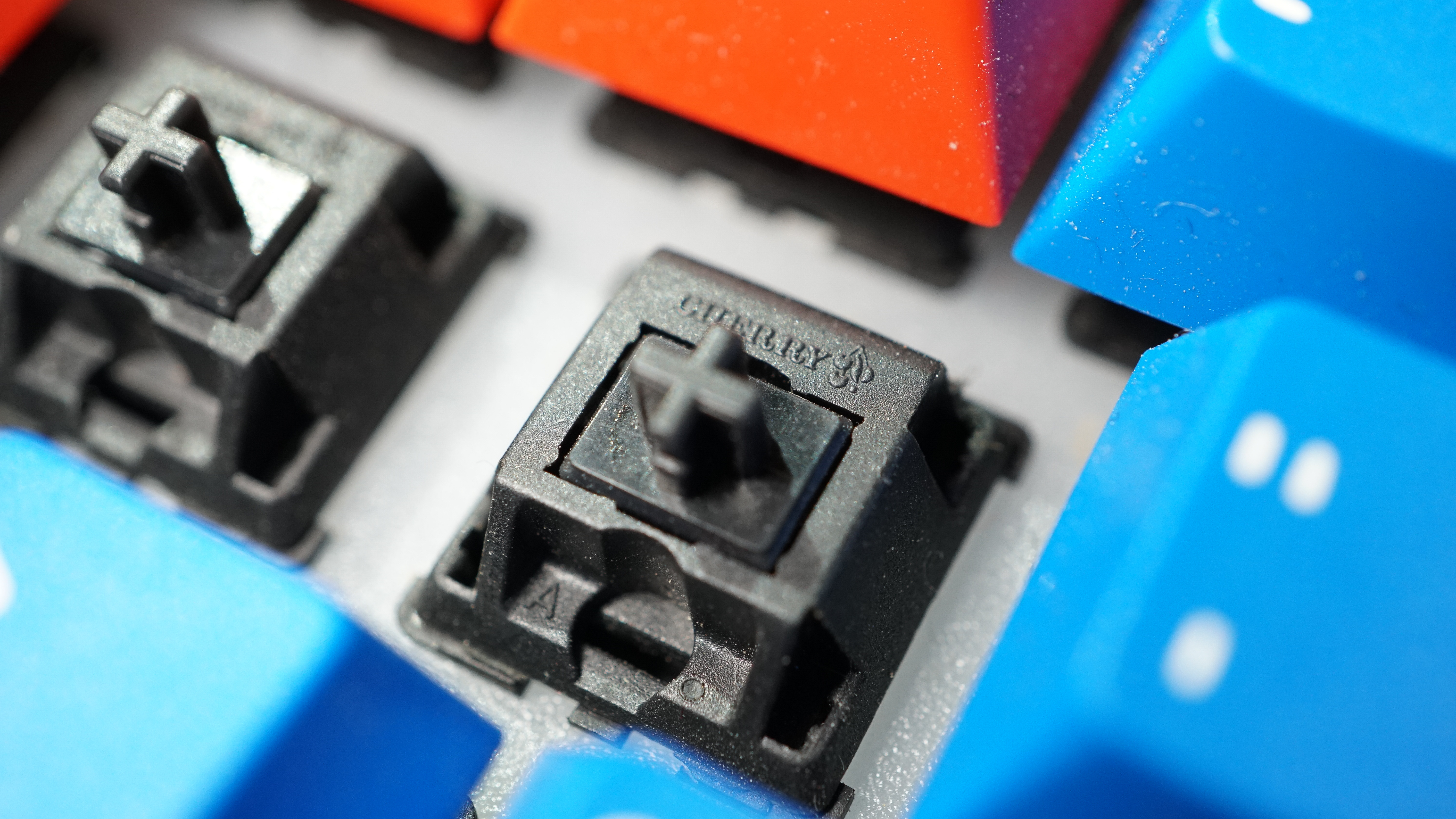 CÓ NÊN LUBE SWITCH VINTAGE BLACK KHÔNG?